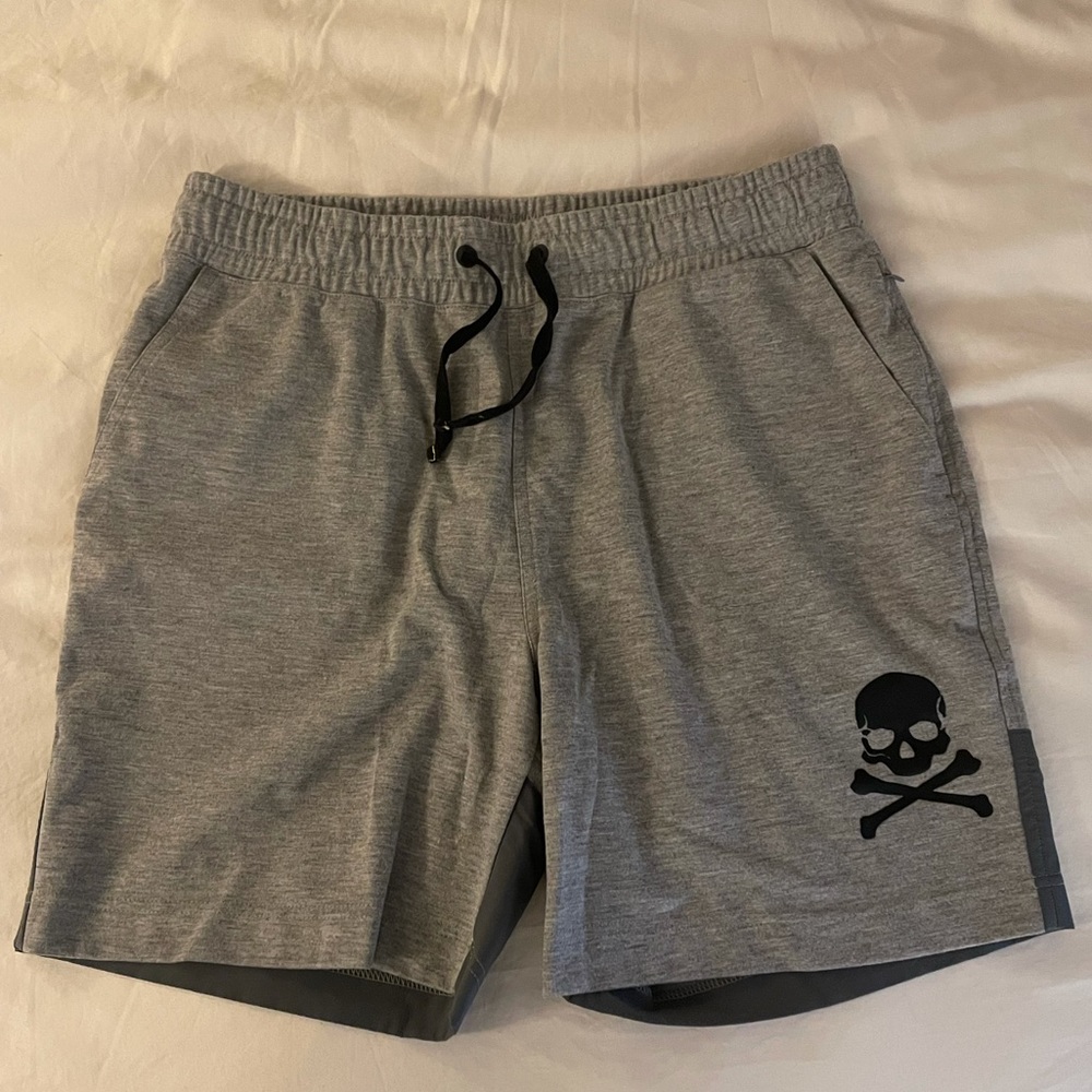 SoulCycle grey men’s athletic shorts medium